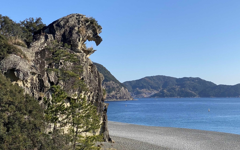 The Shishi-Iwa rock formation on the Kumano coast in Wakayama. You can visit the rock while playing golf in Wakayma, Japan